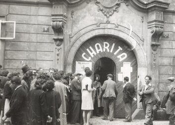 Charita ČR květen 1945 - snímek Antonín Bláha